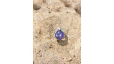 Ein Ring auf einem Stein