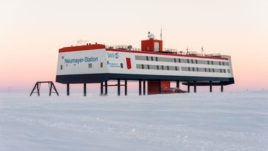 Eine Forschungsstation in der Antarktis  | © Stefan Christmann