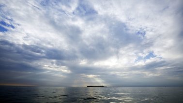 Wasser und Himmel vor der Küste von Helgoland | © Heiner Mueller-Elsner