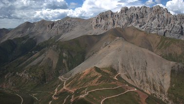 Ansicht eines Berggipfels | © Field Museum / Richard H. Ree