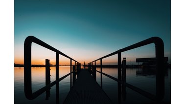 Der Anleger und unser Leuchtturm an der Geestemole Nord bei Sonnenuntergang. | © Christian Wieczerek 