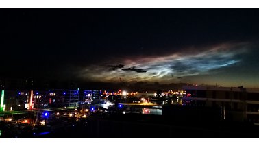 Leuchtende Wetterwolken bei Nacht.  | © Susanne Liebich