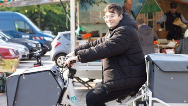 Ein junger Mann auf einem Fahrrad | © Doreen von Oesen-Klein