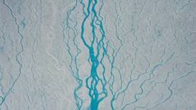 gerissenes Eis mit Wasser  | © Sepp Kipfstuhl