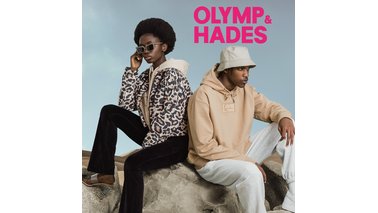 Zwei Models mit einem Outfit von Olymp & Hades
